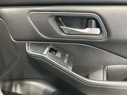 Used 2024 Nissan Rogue SV image 27