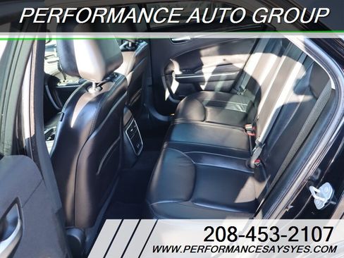 Used 2018 Chrysler 300 Touring L RWD image 14