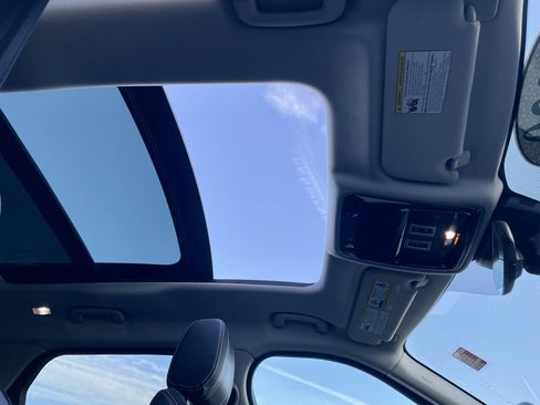 Used 2020 Land Rover Range Rover Velar S image 17