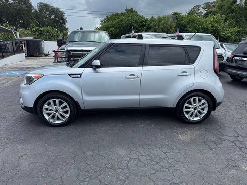 Used 2018 Kia Soul + FWD image 4
