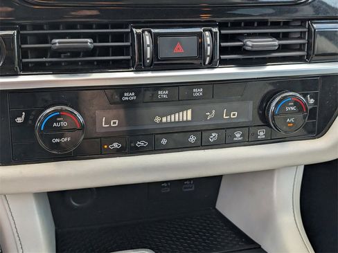 Used 2022 Nissan Pathfinder SV image 28