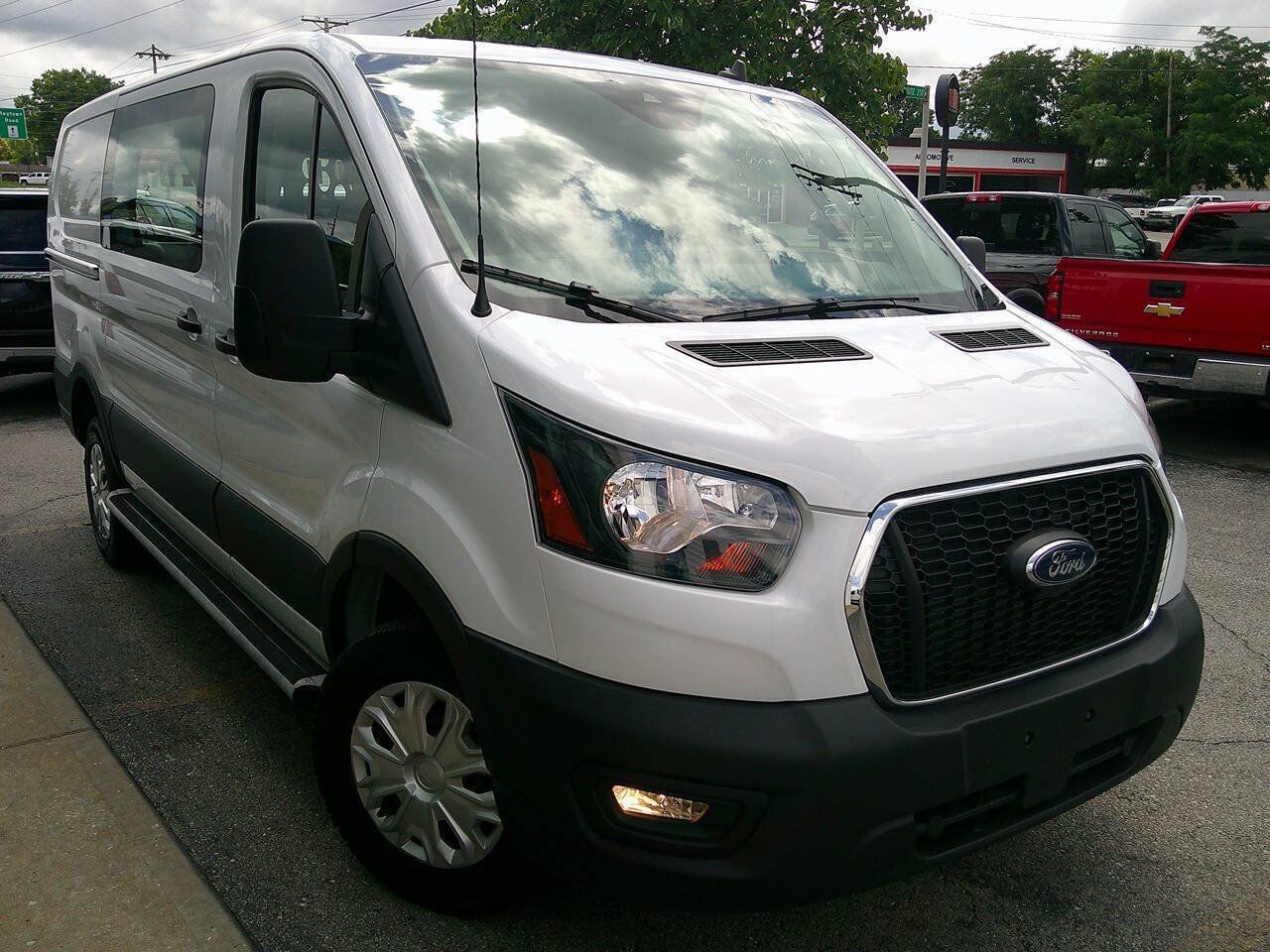 Used 2025 Ford Transit 250 Low Roof w/ Exterior Upgrade Package RWD image 4