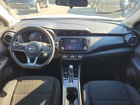 Used 2023 Nissan Kicks SV image 17