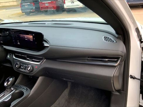 Used 2024 Buick Envista Preferred w/ Advanced Safety Package image 15