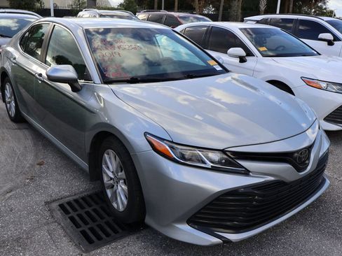 Used 2019 Toyota Camry LE image 6
