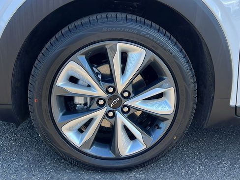 Certified 2023 Chevrolet Bolt EUV LT w/ Convenience Package image 10