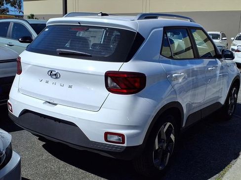 New 2026 Hyundai Venue SEL FWD image 9