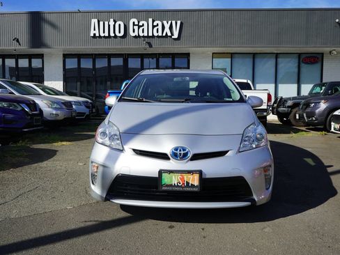 Used 2015 Toyota Prius Two FWD image 2