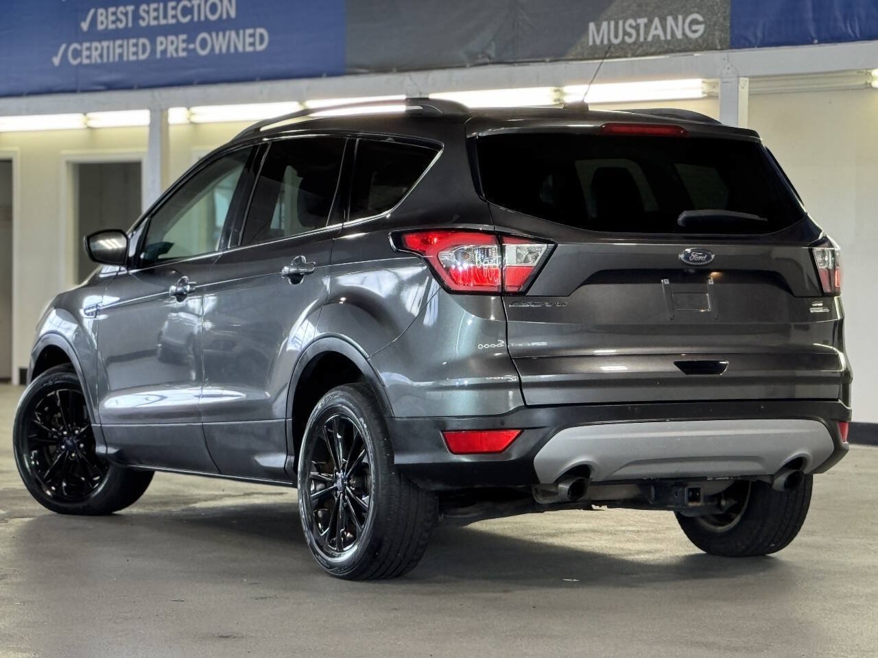 Used 2017 Ford Escape SE w/ SE Leather Comfort Package AWD/4WD image 4