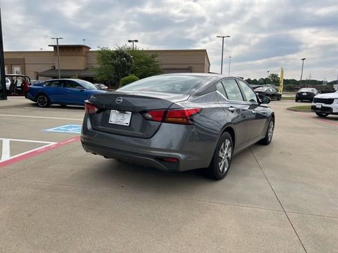 Used 2024 Nissan Altima 2.5 S FWD image 12