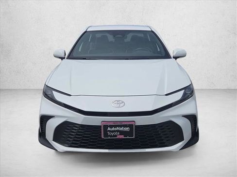 Used 2025 Toyota Camry SE w/ Convenience Package FWD image 2