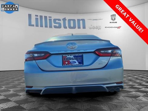 Used 2022 Toyota Camry SE image 5
