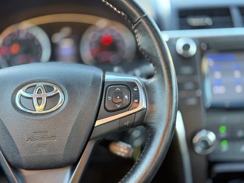 Used 2016 Toyota Camry SE w/ Moonroof Package FWD image 22
