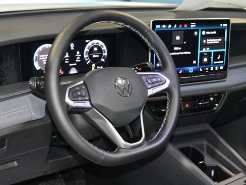 New 2026 Volkswagen Tiguan SE AWD/4WD image 2