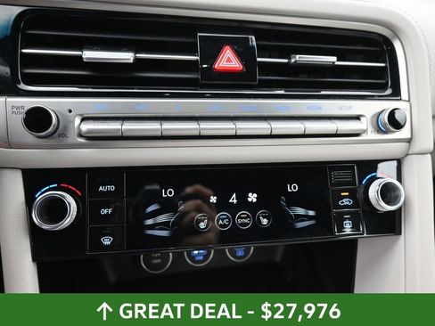 Used 2024 Genesis G70 2.5T image 29