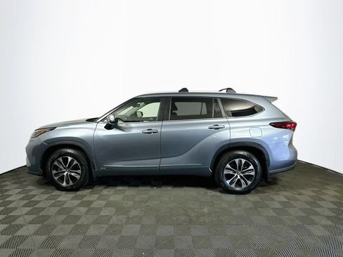 Used 2023 Toyota Highlander XLE AWD/4WD image 5