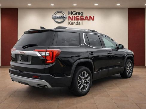Used 2023 GMC Acadia SLT w/ Preferred Package FWD image 4