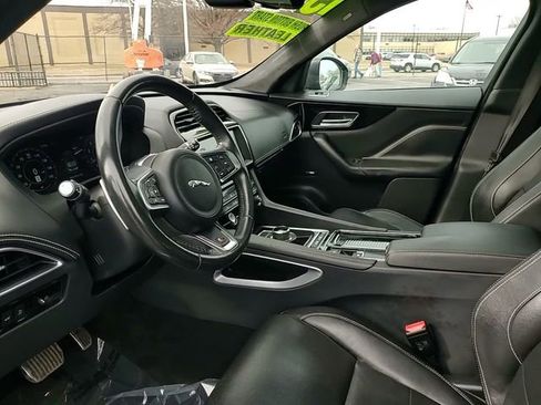 Used 2019 Jaguar F-PACE S image 9