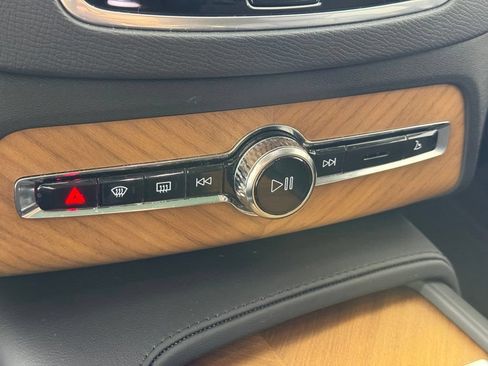 Certified 2025 Volvo XC90 T8 Plus w/ Protection Package Premier AWD/4WD image 24