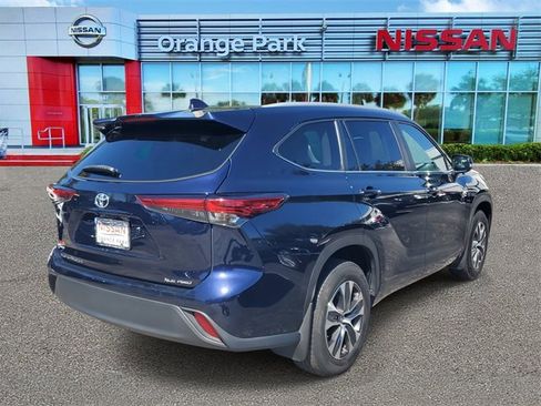 Used 2023 Toyota Highlander L image 2