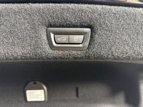 Used 2023 BMW i7 xDrive60 AWD/4WD image 33