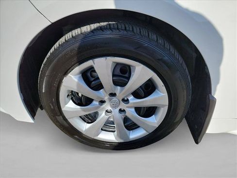 Used 2025 Toyota Corolla LE FWD image 9