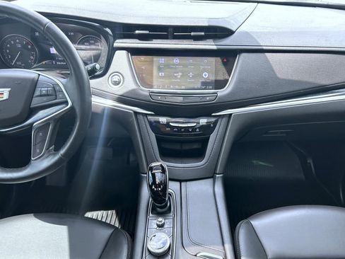 Used 2023 Cadillac XT5 Premium Luxury w/ Technology Package AWD/4WD image 18