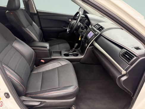 Used 2016 Toyota Camry SE FWD image 17