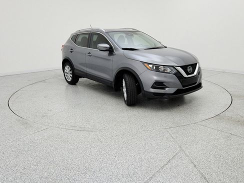 Used 2020 Nissan Rogue Sport SV image 3