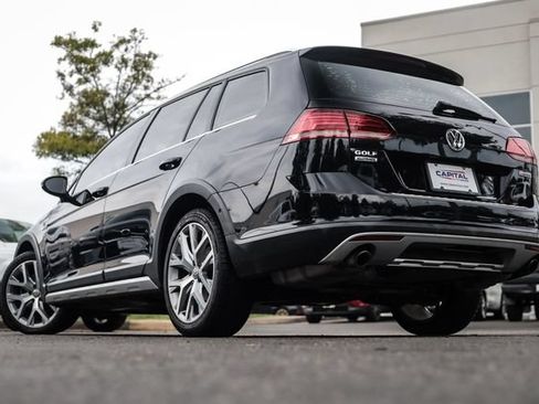 Used 2019 Volkswagen Golf Alltrack SE AWD/4WD image 2