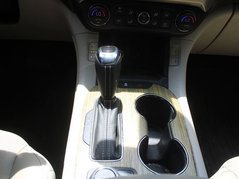 Used 2019 GMC Acadia Denali w/ Technology Package FWD image 40