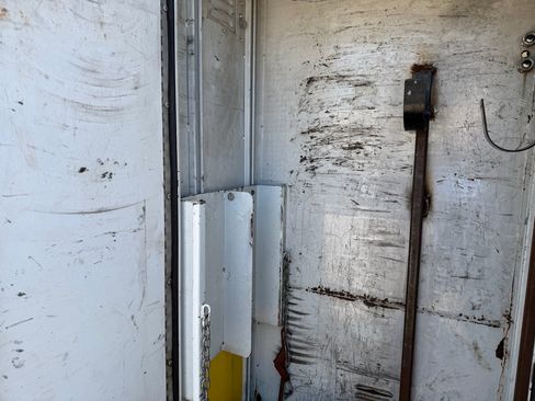 Used 2017 Ford F550 2WD Regular Cab Super Duty image 45