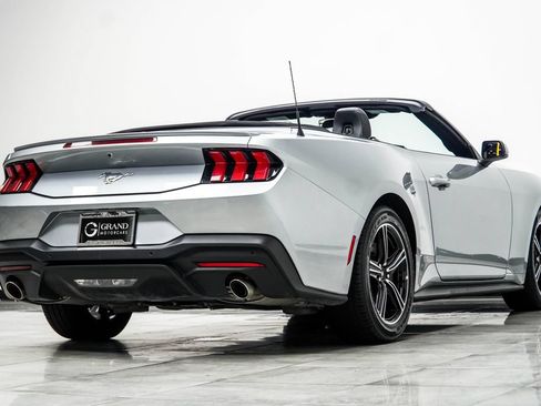 Used 2025 Ford Mustang Premium RWD image 14