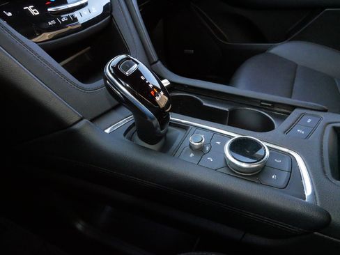 Certified 2021 Cadillac XT5 Premium Luxury image 22