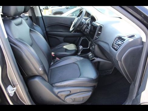 Used 2019 Jeep Compass Latitude FWD image 19