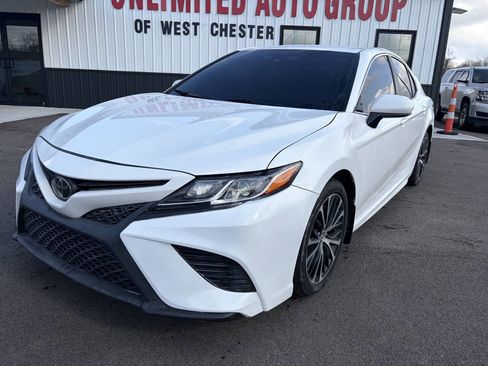 Used 2020 Toyota Camry SE image 2