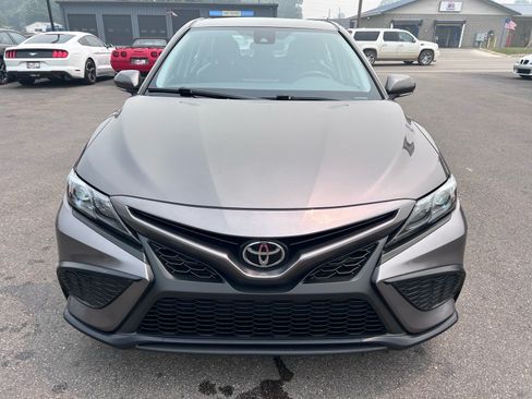 Used 2024 Toyota Camry SE FWD image 3