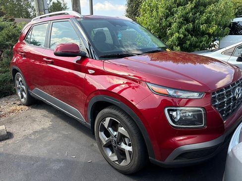 Used 2024 Hyundai Venue Limited FWD image 1
