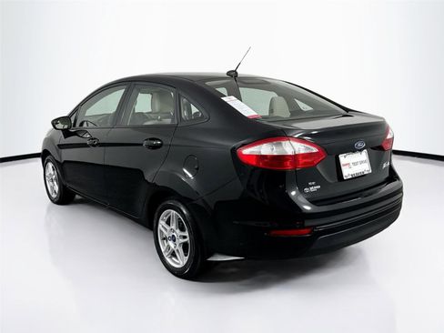 Used 2018 Ford Fiesta SE image 2