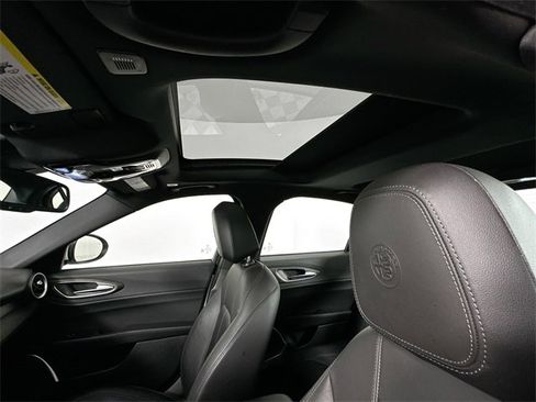 Used 2022 Alfa Romeo Giulia Ti image 20