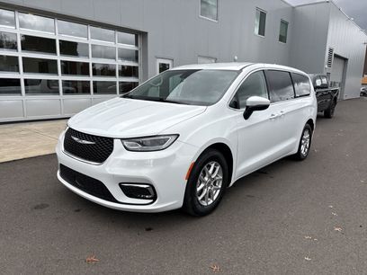Used 2023 Chrysler Pacifica Touring-L