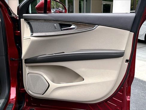 Used 2018 Lincoln MKX Reserve w/ Driver Assistance Package FWD image 23