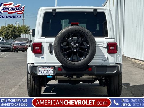 Used 2024 Jeep Wrangler Unlimited Sahara AWD/4WD image 5
