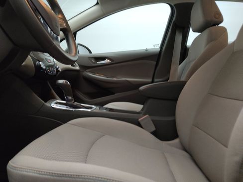 Used 2018 Chevrolet Cruze LT w/ Convenience Package FWD image 17