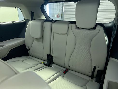 New 2026 Kia Carnival SX w/ SX Dark Edition Package FWD image 29