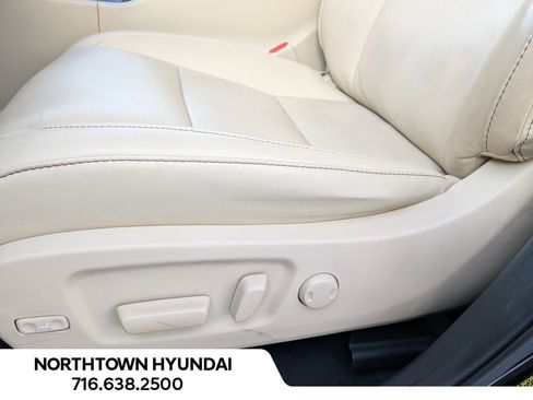 Used 2019 Toyota Highlander XLE image 34