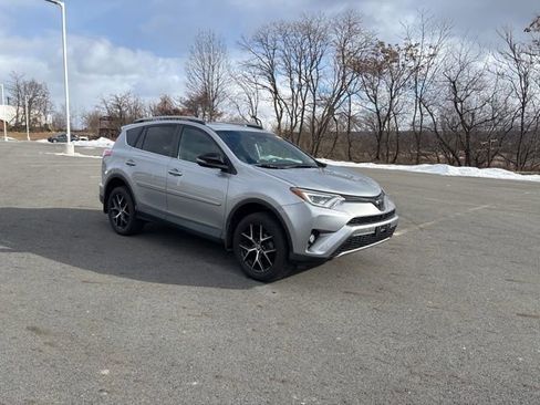 Used 2017 Toyota RAV4 SE image 7
