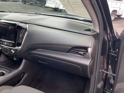 Used 2018 Chevrolet Traverse LT FWD image 17