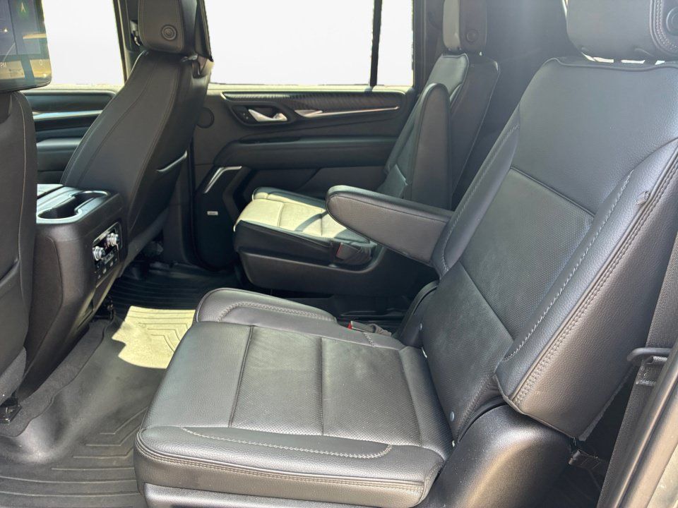 Used 2021 GMC Yukon XL Denali w/ Denali Premium Package AWD/4WD image 13
