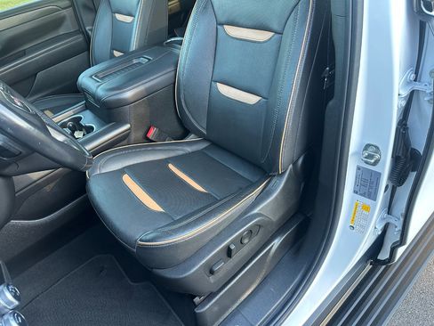 Used 2022 GMC Yukon XL AT4 image 14